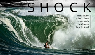 Bruno Santos, puxado por Dudu Pedra em uma craca, na Laje do Shock. Uma sessão histórica em Itacoatiara. Foto: Gustavo Camarão