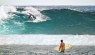 O carioca Marcello Braz, desenhando em uma das grandes que pegou durante um bom swell que pegou por um dia, voltando para Bali no dia seguinte enquanto a maioria do pessoal ficou lá para o próximo, com uns dois dias de intervalo. Não há internet na área, então você tem que se basear nos reports de amigos em Bali, que podem checar a previsão online para você.