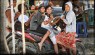 Os locais, sempre conversando e rindo entre eles. Eles são um pouco tímidos e podem demorar um tempo para se abrirem. Como muitos deles não falam inglês, é bom aprender um pouco de indonesiano para se comunicar e se encaixar um pouco na cultura deles.