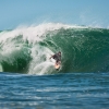 A pressão da onda sugando embaixo da prancha e a força descomunal do lip jogando, tornam as ondas do Castelinho um desafio possível apenas para os mais atirados e qualificados surfistas. Nesta, Ian Cosenza em mais um barrel pra esquerda. Foto: Henrique Pinguim A pressão da onda sugando embaixo da prancha e a força descomunal do lip jogando, tornam as ondas do Castelinho um desafio possível apenas para os mais atirados e qualificados surfistas. Nesta, Ian Cosenza em mais um barrel pra esquerda. Foto: Henrique Pinguim