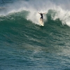 Calejado após várias temporadas no Hawaii, onde também fincou residência, Omar Docena aproveitou bastante o dia em que o Sheraton amanheceu com cara de Waimea Bay. Foto: Rick Werneck Calejado após várias temporadas no Hawaii, onde também fincou residência, Omar Docena aproveitou bastante o dia em que o Sheraton amanheceu com cara de Waimea Bay. Foto: Rick Werneck