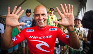 Kelly Slater Certas imagens deixam dúvidas se Slater é mesmo humano. Edição: @whoisjob