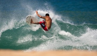 Sunny Garcia como sempre escovando no North Shore. Foto: Cestari / ASP