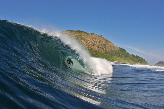 John John Florence veio de longe e aproveitou bem a session.