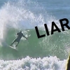 Kelly Slater surfando com o pé cortado?