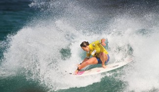 Carissa Moore, vivendo momentos menos turbulentos durante sua campanha vencedora no Billabong Rio Pro do ano passado. Foto: Marcos Myara