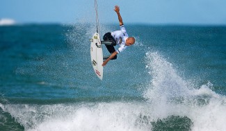 Kelly Slater durante seu show "solo" no Billabong Rio Pro 2011, após ser derrotado por Bobby Martinez. Foto: Arthur Toledo