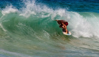 Sam Stinnett em um ótimo wrap de backside. ©SkimOnline Sam Stinnett em um ótimo wrap de backside. ©SkimOnline