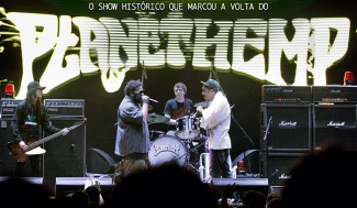 Marcelo D2, BNegão, Rafael, Formigão e Pedrinho subiram ao palco novamente depois de um hiato de 10 anos para revisitar o disco "Usuário", de 1995, no Circo Voador. Mas o Planet havia reservado muito mais que isso para aquela noite... Fotos: Marcos Myara Marcelo D2, BNegão, Rafael, Formigão e Pedrinho subiram ao palco novamente depois de um hiato de 10 anos para revisitar o disco "Usuário", de 1995, no Circo Voador. Mas o Planet havia reservado muito mais que isso para aquela noite... Fotos: Marcos Myara