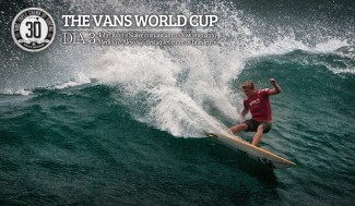 Ultra moderno e clássico ao mesmo tempo. Assim é o surf do atual detentor do título do Vans World Cup e do Vans Hawaiian Triple Crown, John John Florence. Ele teve a melhor performance do dia que completou o Round dos 64 em Sunset Beach. Foto: Cestari Ultra moderno e clássico ao mesmo tempo. Assim é o surf do atual detentor do título do Vans World Cup e do Vans Hawaiian Triple Crown, John John Florence. Ele teve a melhor performance do dia que completou o Round dos 64 em Sunset Beach. Foto: Cestari