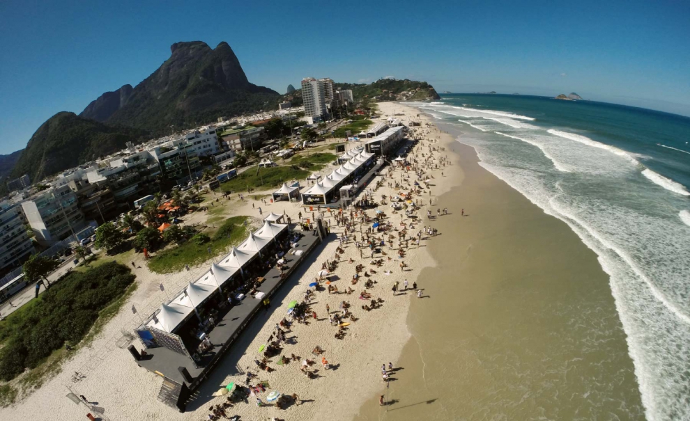Ainda de manhãzinha, o público presente nas areias do Postinho já era considerável. Mesmo em uma segunda-feira, a praia lotou à tarde. Foto: Roberto Rosset
