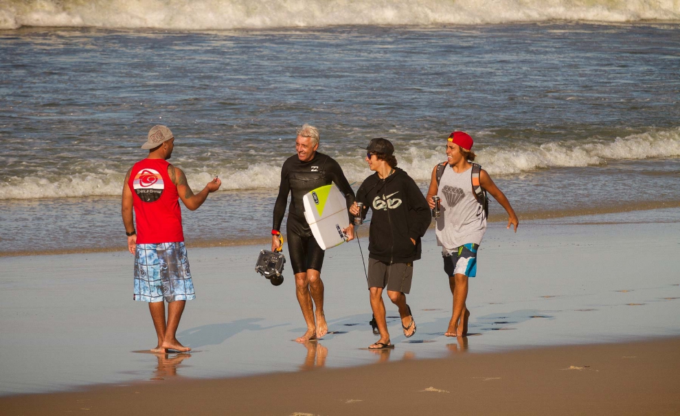 Os quebra-cocos custaram uma prancha de Parko. Ao que parece, o destino dela estava sendo resolvido nesse momento. Foto: Myara