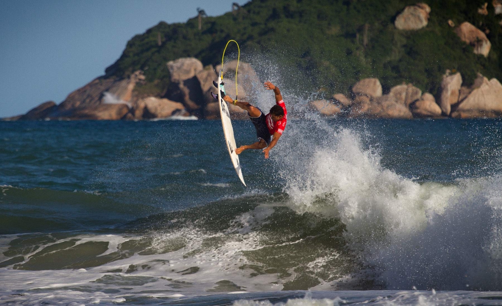 Esta foi a segunda vitória na carreira de Michel Bourez no WCT, sendo a primeira delas em Margaret River há duas etapas atrás. Foto: Myara