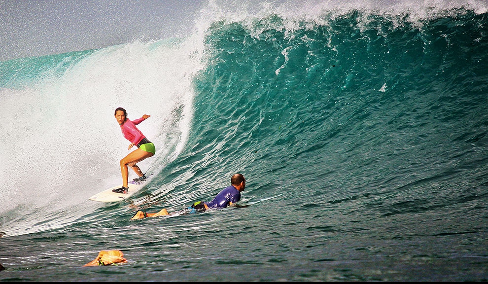 A uruguaia Veronica Aimonod impressionando os caras em uma onda com tamanho. Vero ficou em Desert por cinco dias, surfando dois swells e pegando algumas das melhores ondas de sua vida.