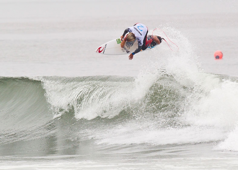 Tanto de back quanto de frontside, Owen Wright estava quebrando. Foto: Divulgação/ASP