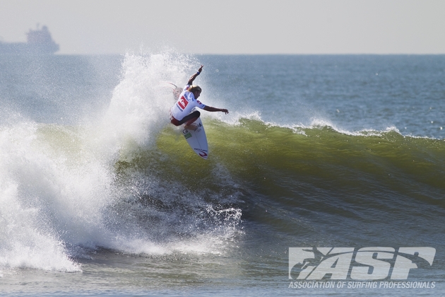 Owen Wright escovando na canhota rumo ao título do Quiksilver Pro New York. Foto: ASP/Kirstin