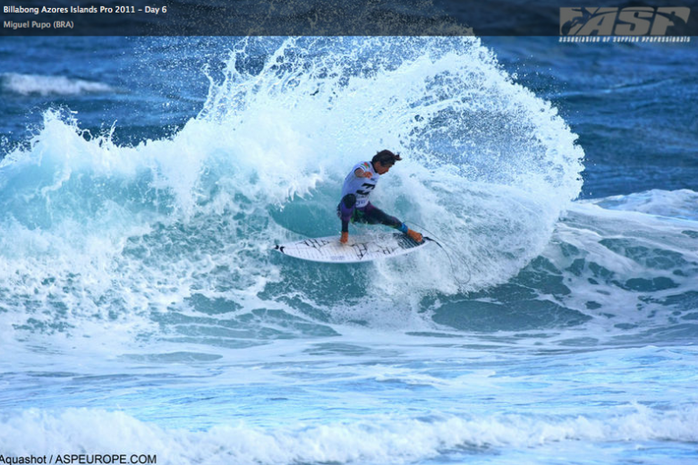 Rasgada muito estilosa de Miguel Pupo em São Miguel. Foto: ASP Europa.