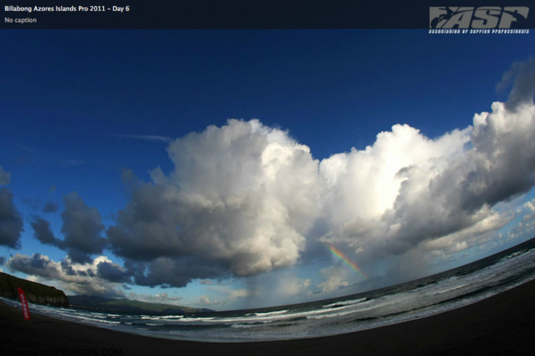 Visual alucinante da praia de Santa barbara, em São Miguel, ilhas Açores, Portugal. Foto: ASP Europa.