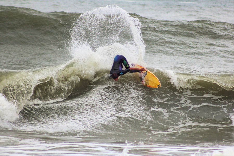 João Paulo Abreu veio do sul para correr o Pro Junior no Arpex, com batidas como essa ele vai longe. Foto 2 de 3. Foto: Tiago Garcia.
