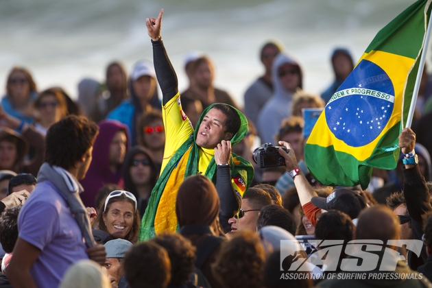 Mais um momento espetacular para nós, brasileiros. Obrigado, Adriano! Foto: Kirstin / ASP