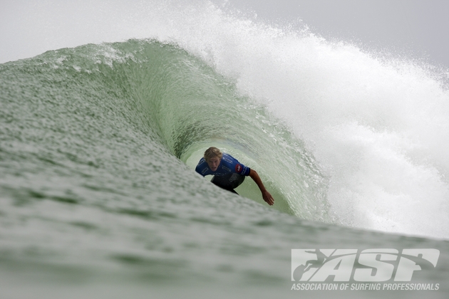 John John lá dentro. Foto: Cestari / ASP