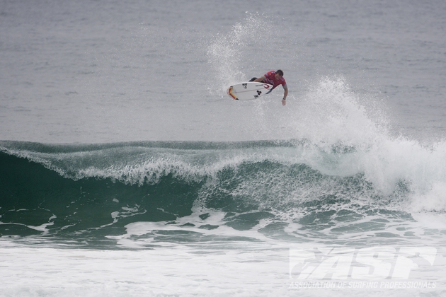 Bem que o veterano Taylor Knox tentou... Foto: Cestari/ASP