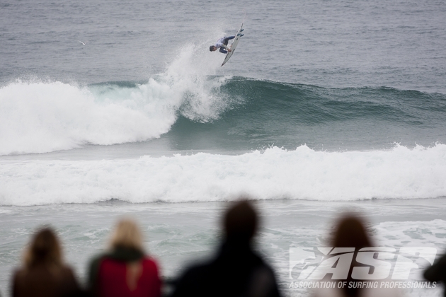 O garoto fenômeno encantando a Fraça em Hossegor. Foto: Cestari/ASP