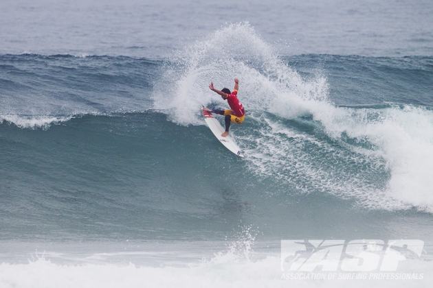 Alejo e sua tradicional rasgada na França. Foto: Kirstin/ASP