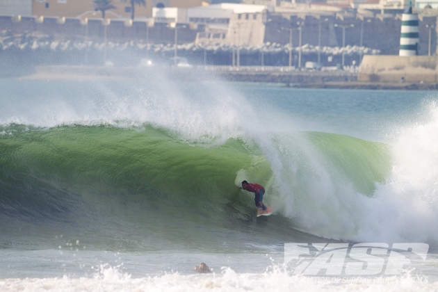 Joel tentou de tudo para chegar junto no ranking em Portugal, mas não deu. Foto: Kirstin / ASP