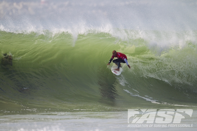 Mesmo derrotado na final, KS10 foi responsável por alguns dos tubos mais impressionantes do evento em Peniche. Foto: Kirstin / ASP
