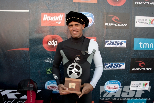 Kelly amarradão com o vice? Nem um pouco. Foto: Cestari / ASP