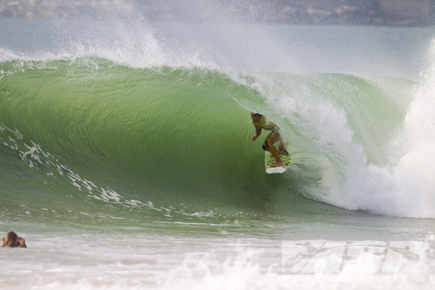 Após fazer a final na França contra Medina, Julian Wilson protagonizou uma das melhores baterias do ano, contra Kai Otton, e depois perdeu para Taj nas quartas, em Portugal. Foto: Kirstin / ASP