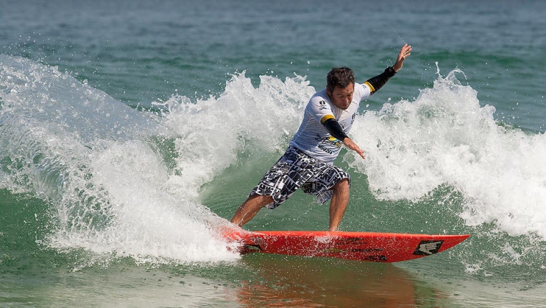 Fábio Gouveia é, sem dúvidas, um dos melhores surfiftas brasileiros da história, e brilhou no circuito mundial com seu estilo polido. Foto: Cestari / ASP