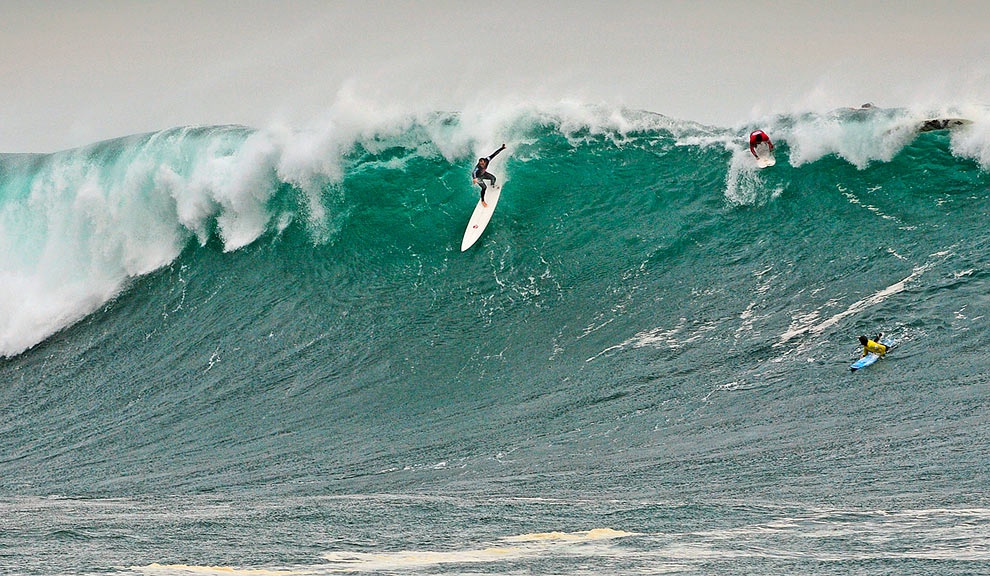 O grande campeão da primeira etapa do Big Wave World Tour no Chile, Marcos Monteiro, botando pra baixo rumo à primeira vitória verde e amarela em uma etapa do circuito. Foto: Escobar / BWWT,