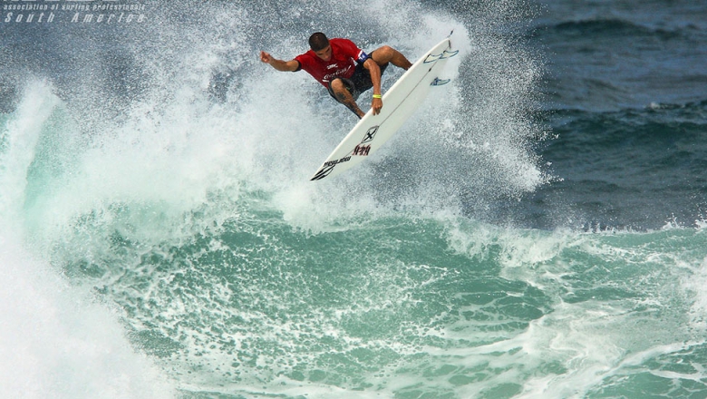O cearense voador Heitor Alves é apontado por diversos gringos como um dos melhores brasileiros no tour. Foto: Daniel Smorigo / ASP