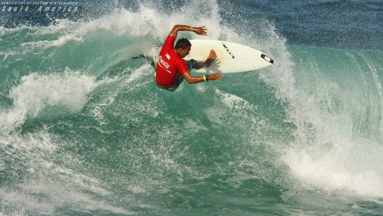 Jadson Andre é um dos mais talentosos e queridos surfistas brasileiros do WT, e tem tudo pra chegar junto na briga pelo título nos próximos anos. Foto: Daniel Smorigo / ASP