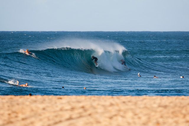 John John Florense se entocando no North Shore. Foto: Cestari / ASP