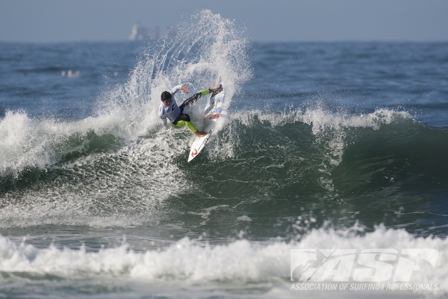 Ataque ao lip em Ocean Beach, palco da segunda vitória no WT do garoto prodígio do Brasil. Foto: Cestari / ASP