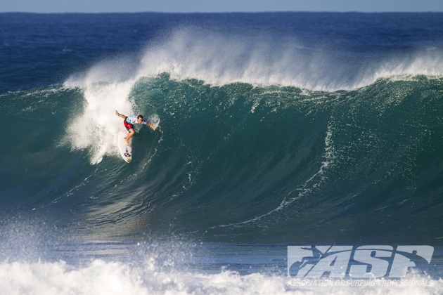 Kalani Chapman pertence ao grupo de locais havaianos assíduos de Pipeline, que Skindog compara com a máfia de Nova Iorque. Foto: ASP/Kirstin