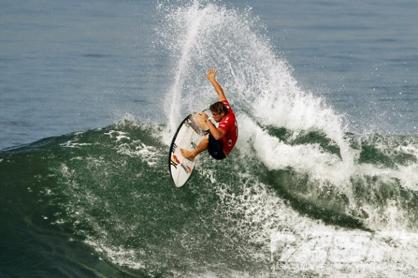 Segundo a ASP, as mudanças em seu formato estão sendo feitas para beneficiar surfistas como Conner Coffin, que competem os eventos World Juniors e Primes para tentarem a classificação na elite. Foto: ASP/Robbo