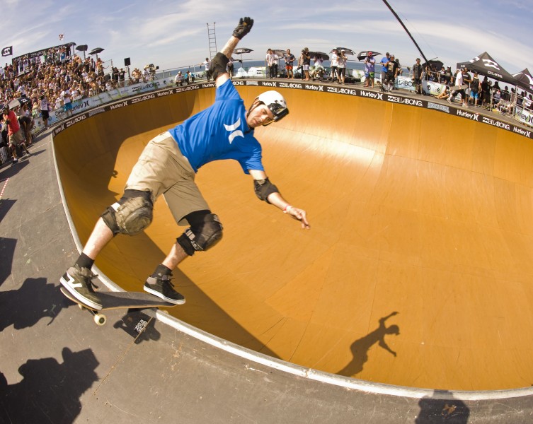 Bob Burnquist, Fakie Lipslide.