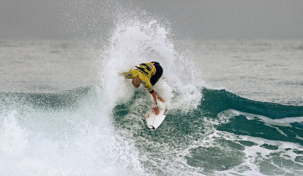 Já na segunda bateria do dia, Mick Fanning eliminou Alejo Muniz sem maiores dificuldades, deixando apenas Mineirinho como o último representante brasileiro no campeonato. Foto: Marcos Myara