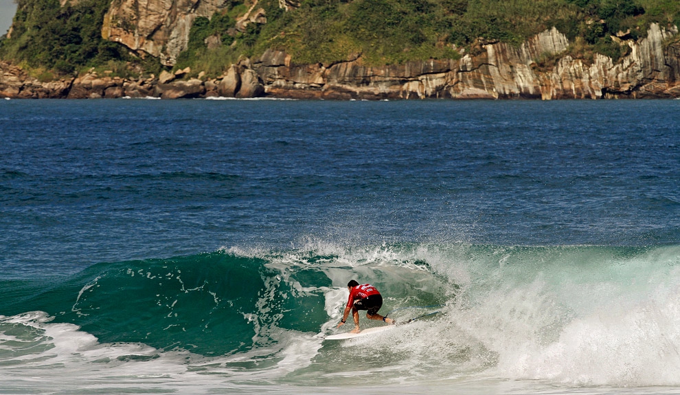 Até o sol deu as caras na final, só mesmo as ondas que não abriam para Parko. Foto: Marcos Myara