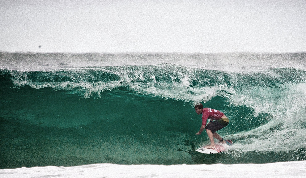 Com esse tubo, John John selou sua vitória, com um placar de 16.37 contra 11.44 de Parko. Foto: Andre Magarao