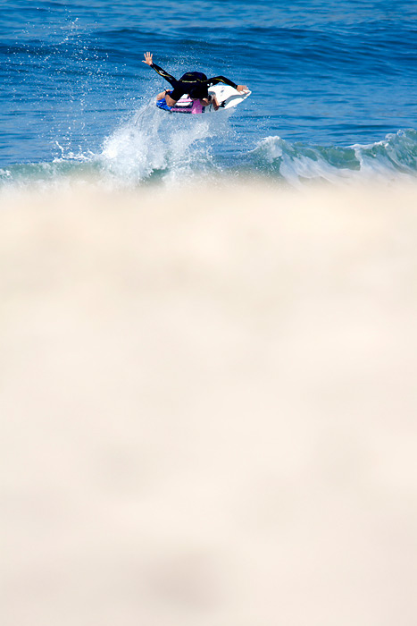Filipe Braz, em casa, voando de Backside. Foto: Luiz Blanco