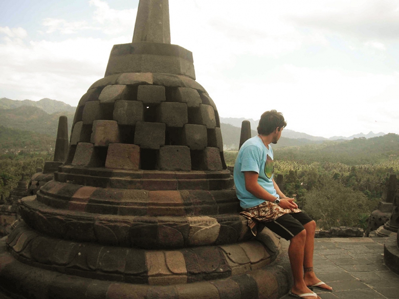 Segundo o panfleto com as informações, aquele era um lugar para meditar e ficar em silêncio.
