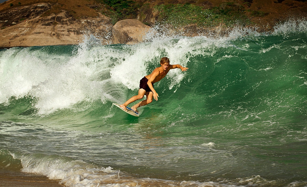 Woody pegou algumas boas sessions na Praia da Macumba durante o tempo que passou no Rio. Foto: ©Andre Magarao