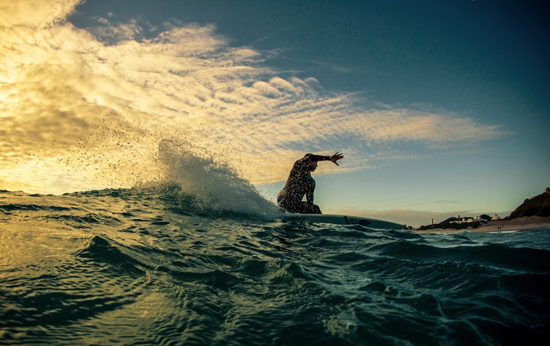 De dentro d'água dá pra ver bem o que estava acontecendo no céu daquele fim de tarde. Filipe Bráz. Foto: Henrique Pinguim