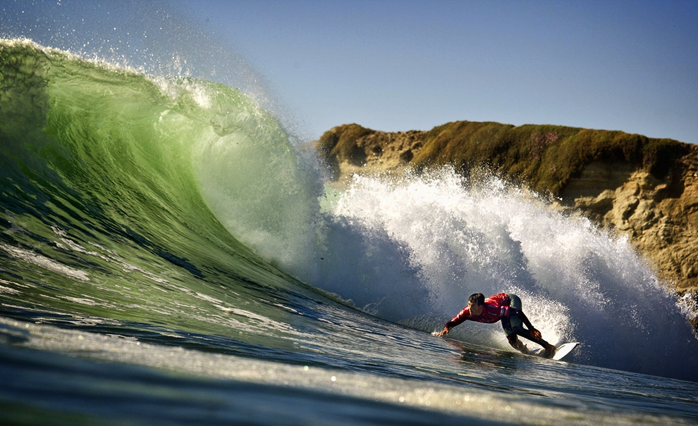 Jeremy Flores vinha fazendo uma consistente campanha até aqui, mas não foi páreo para o power surf de Michel Bourez. Foto: Rowland
