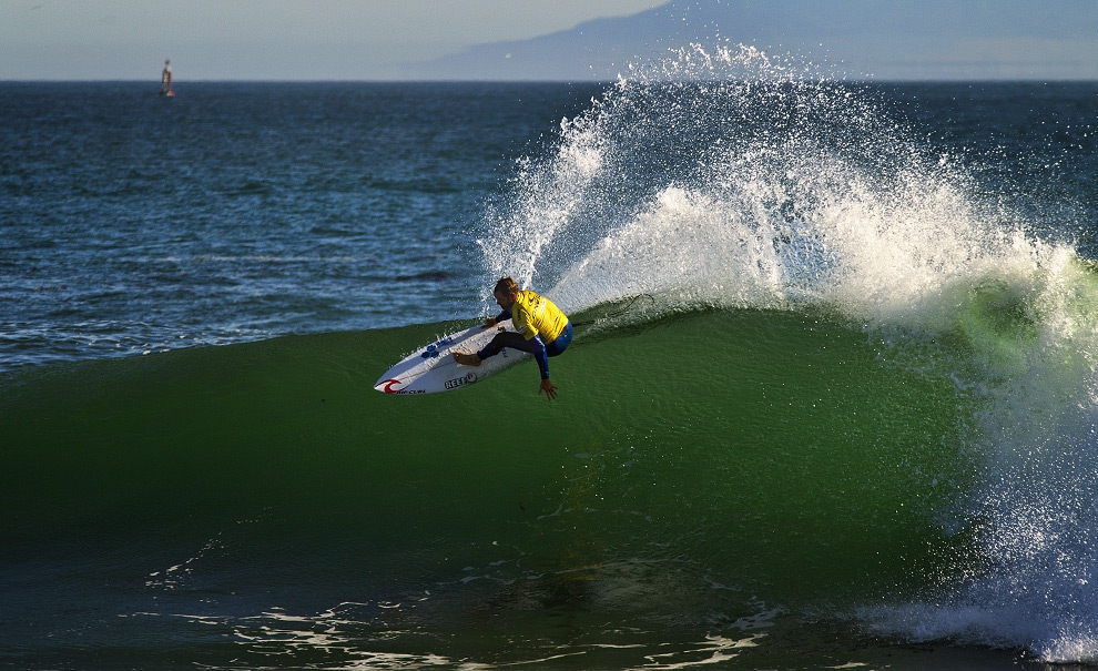 Durante toda a bateria, Taylor Knox deu uma demonstração impressionante de surf polido e de linha, capturado perfeitamente aqui nesse power turn. Foto: Kirstin